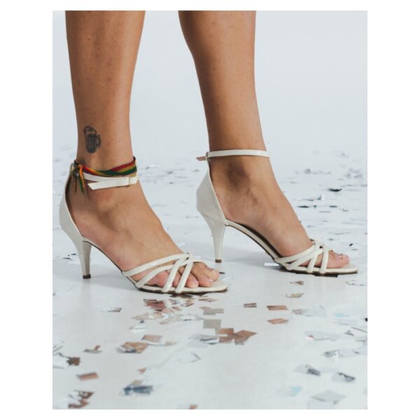 Sandália Salto Fino Baixo Off White - Imagem 5