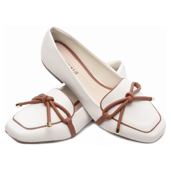 Mocassim Off White com Laço Caramelo
