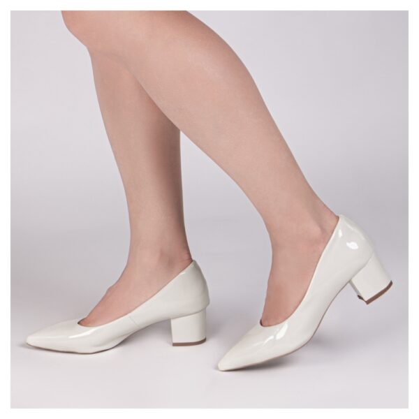 Sapato Scarpin Off White Salto Grosso 5 cm - Imagem 4