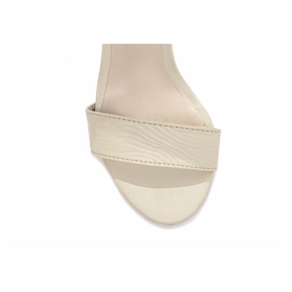 Sandália Feminina Off White com Fivela Tanoleira - Imagem 5