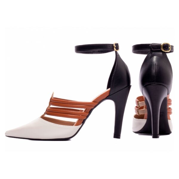 Sapato Scarpin Off White Com Tiras Caramelo e Preto - Imagem 2