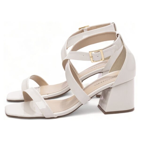 Sandália Off White Salto Grosso Baixo Numeração Especial - Imagem 3