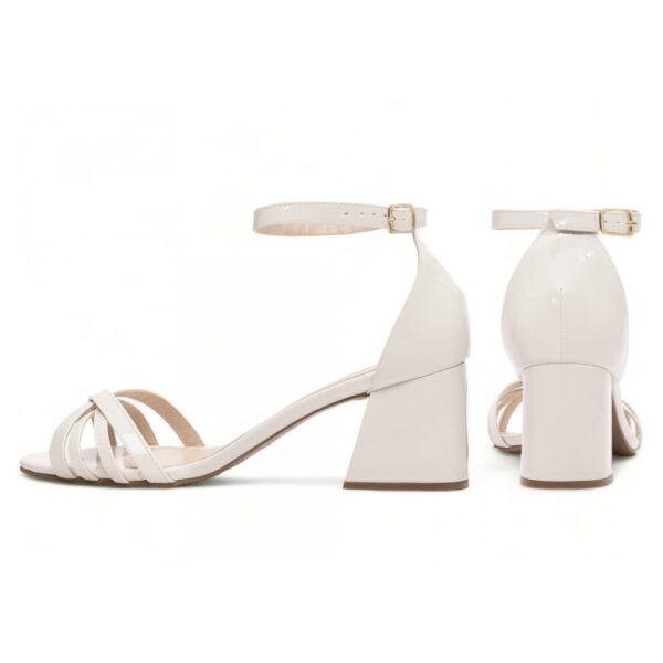 Sandália Salto Off White Grosso Baixo Numeração Especial - Imagem 2