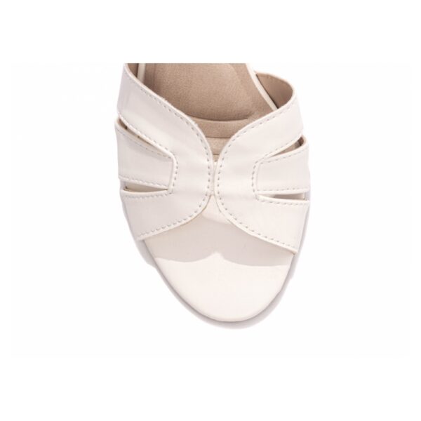 Sandália Feminina Off White com Tanoleira Salto Médio - Imagem 4