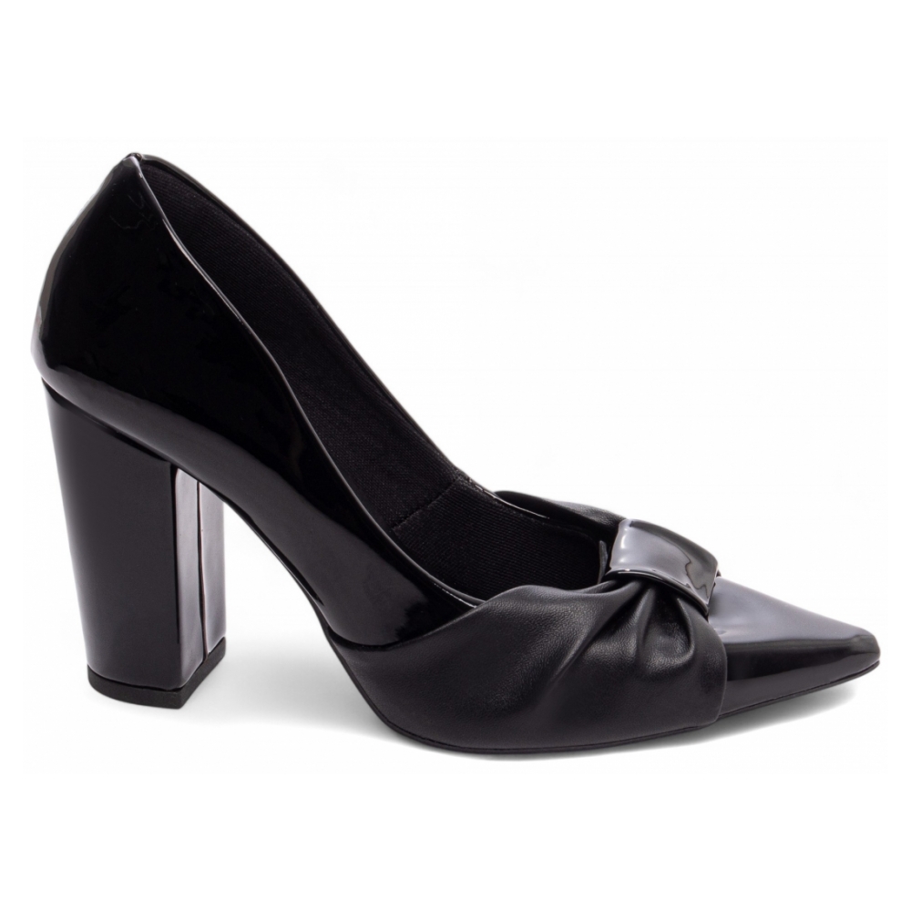 Sapato Scarpin Verniz Preto Tiras em Laço