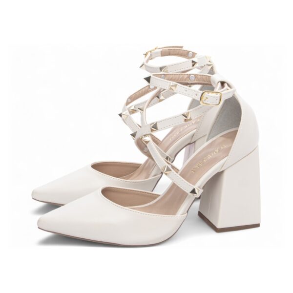 Scarpin Off White Apliques Pirâmides em ABS - Imagem 3