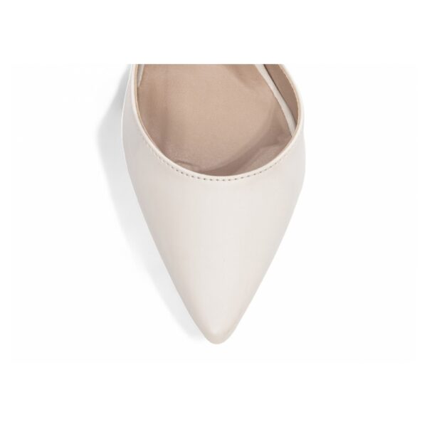 Scarpin Off White Apliques Pirâmides em ABS - Imagem 6