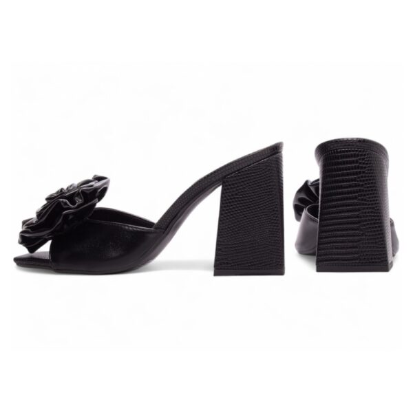 Tamanco Feminino Flor em Napa Preto - Imagem 2
